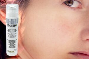 Anti-aging night care with glycolic acid